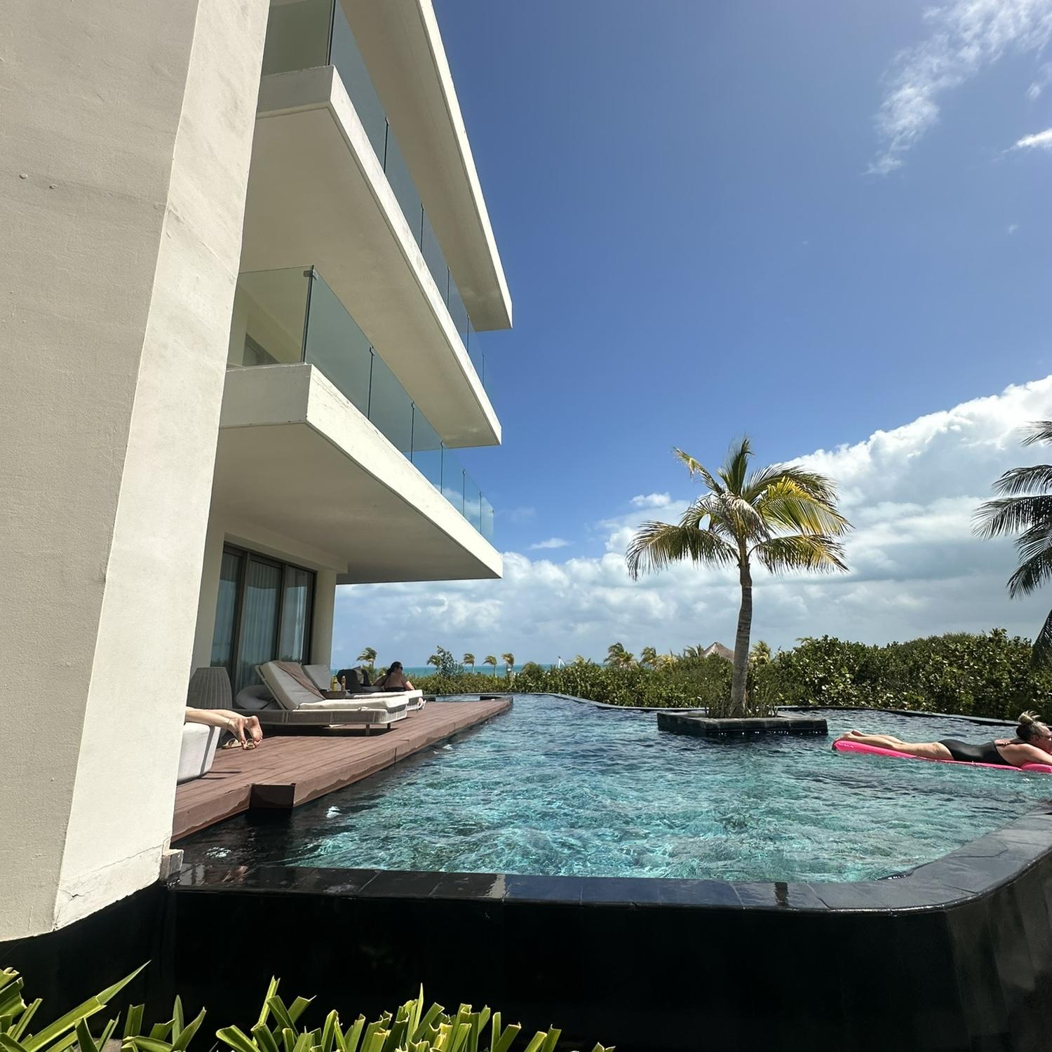 Swim up ocean view rooms!