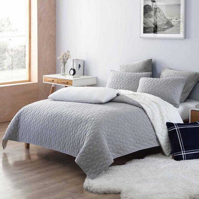 UGG® Peyton 3-Piece Reversible King Quilt Set in Seal