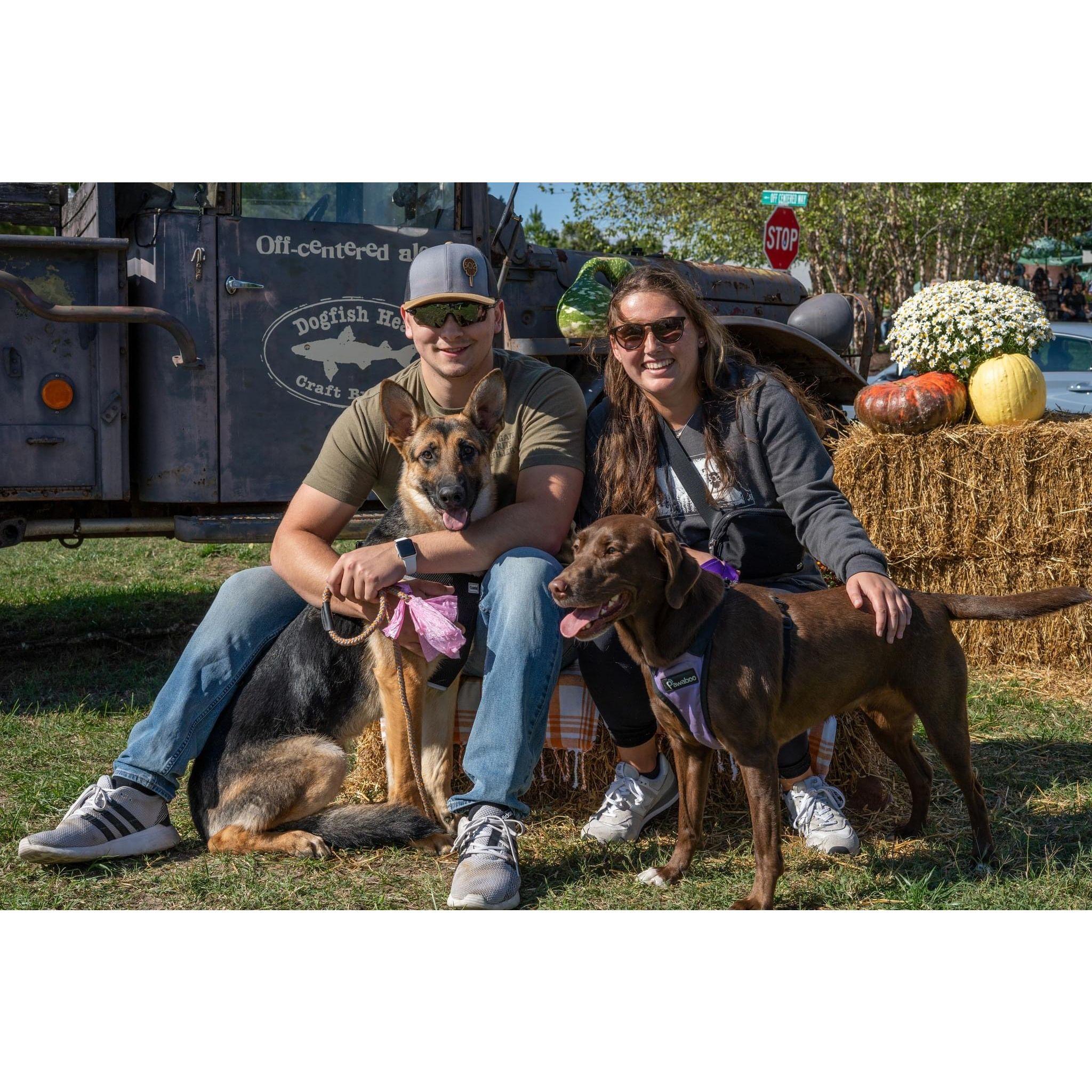 Family picture 2022. Surprisingly it turned out because Kato and Rosie wouldn't stop moving!