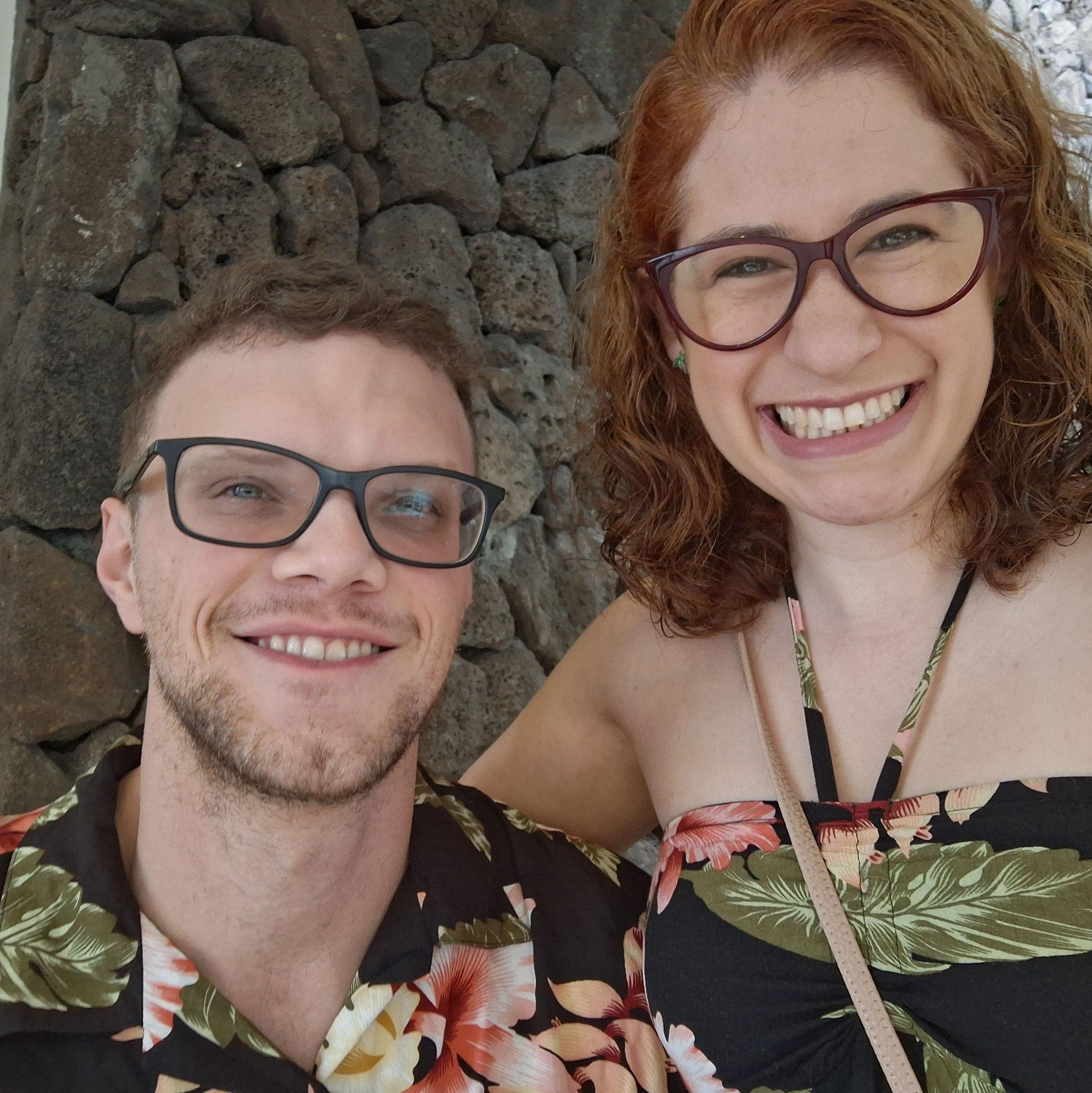 Yes, we have matching outfits / Sim, temos roupas combinando