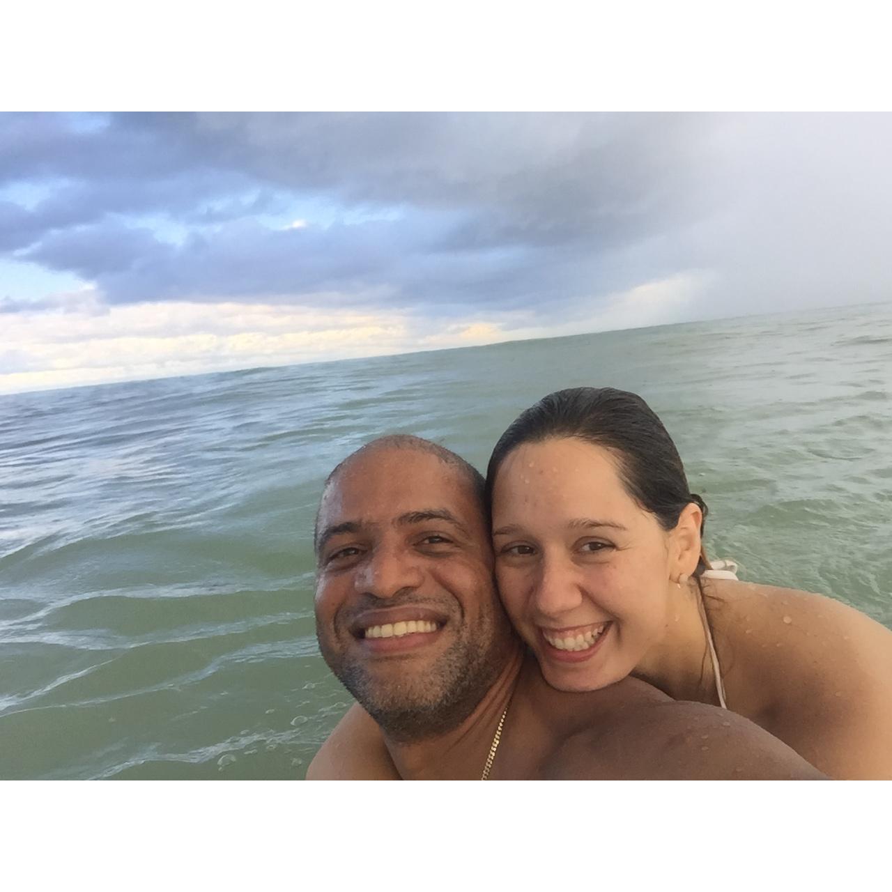 Raining day..
Dia de chuva..
Disfrutando de la lluvia en el Mar.