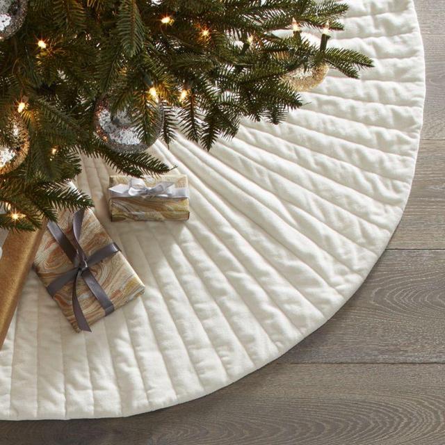 Flake White Velvet Tree Skirt