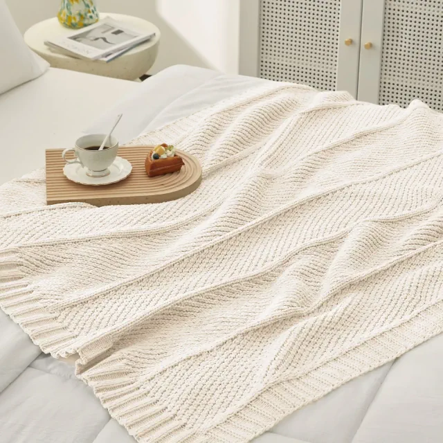 Amelie Home Chenille Knit Throw Blanket, Chunky Knit Blanket,Twin