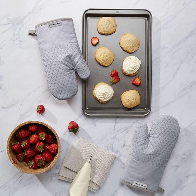 KitchenAid Asteroid Oven Mitt Set, Lavender Cream