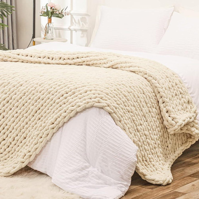 Bigacogo Chunky Knit Blanket Throw 80"x90" for Queen King Bed, 100% Hand Knitted Chenille Throw Blanket, Soft Giant Thick Cable Knit Blanket, Large Rope Knot Crochet Throw Blankets (Beige)