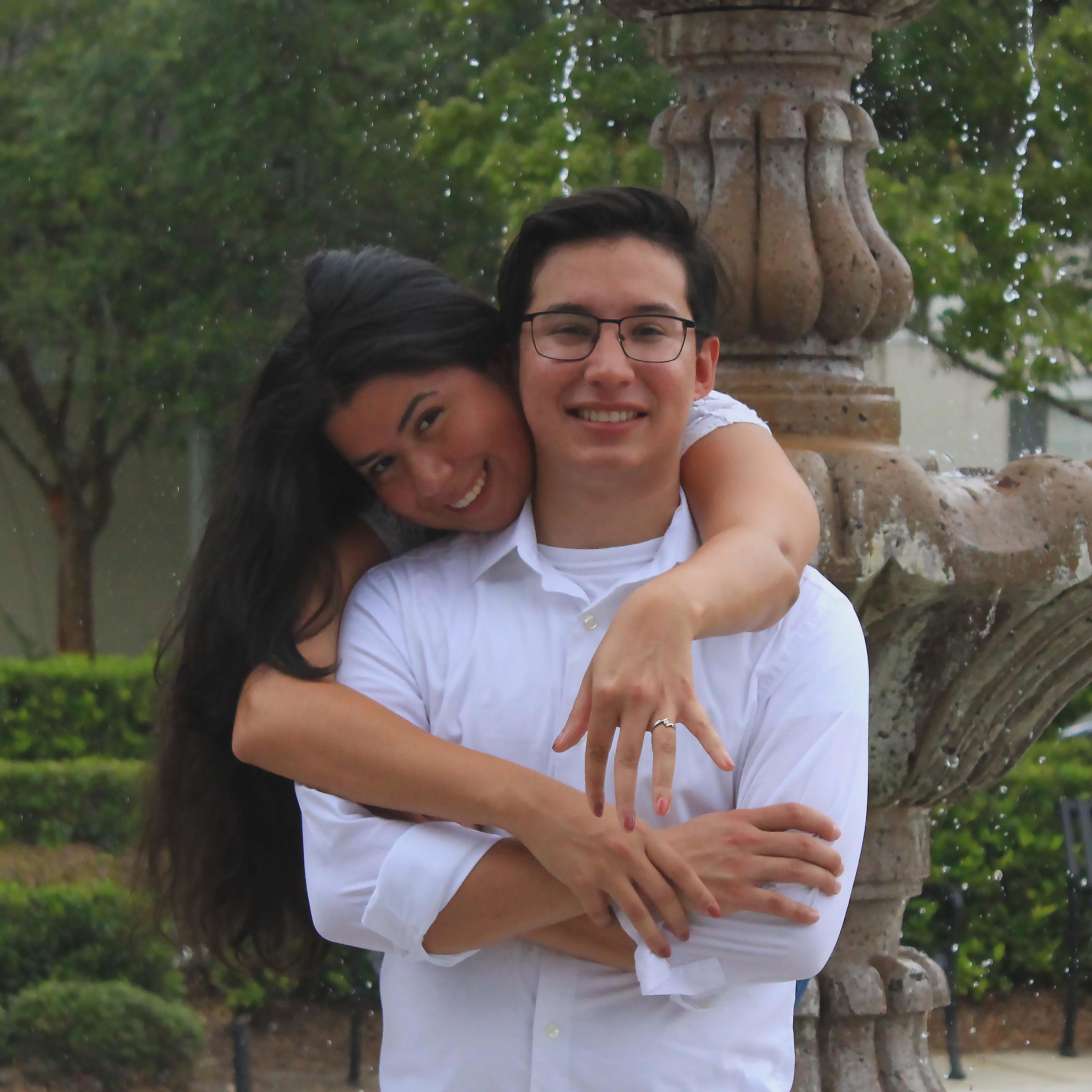Sesión de fotos de compromiso. / Engagement photoshoot.