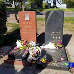 Bruce Lee and Brandon Lee Grave Sites - Lakeview Cemetery