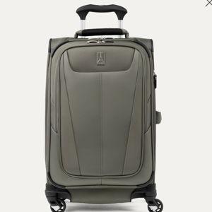 TravelPro Maxlite® 5 Carry-On Spinner - Green