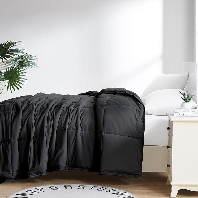 Southshore Fine Living, Inc. California/King Size Comforter Set, Pet Hair Resistant Bedding Comforter Sets, Easy Care Oversized Down-Alternative Black Comforters, King Size Bedspread, Black