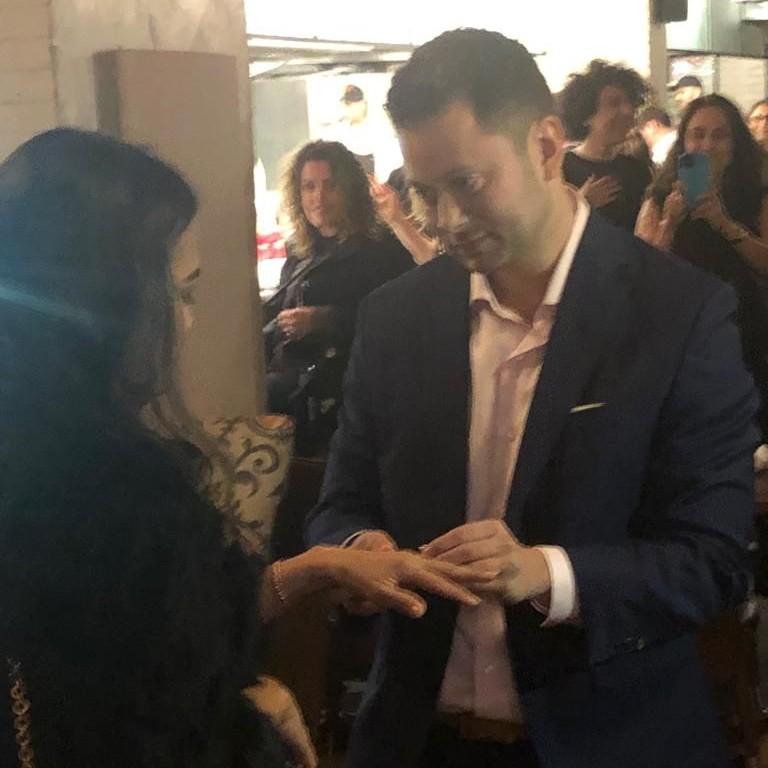 He proposed!! October 10, 2019 at HaSalon, NYC.
El día que Eldad le propuso matrimonio a Jessica! Octubre 10, 2019 en el restaurante HaSalon, NYC.