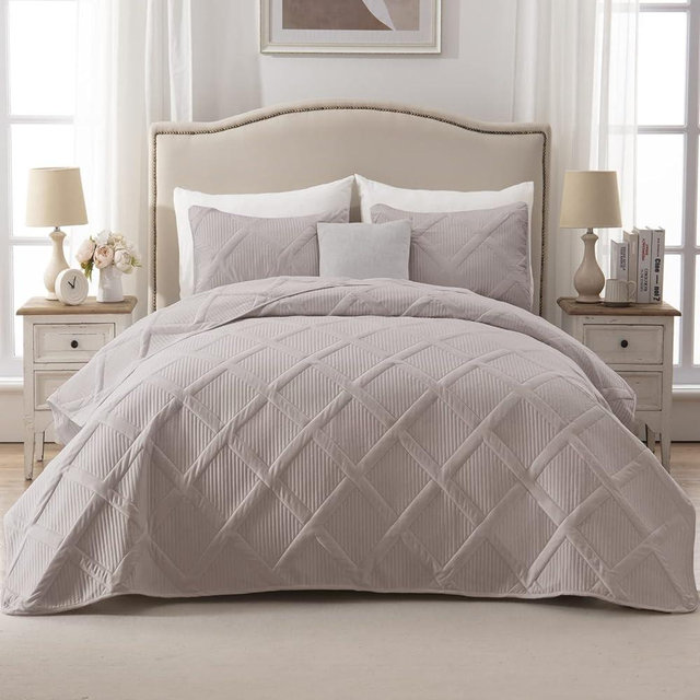 Exclusivo Mezcla Ultrasonic Quilt Set King Size, 3 Pieces Light Grey King Quilt (104"x96") with 2 Pillow Shams, Lightweight Bedspreads Modern Striped Coverlet Set for All Seasons