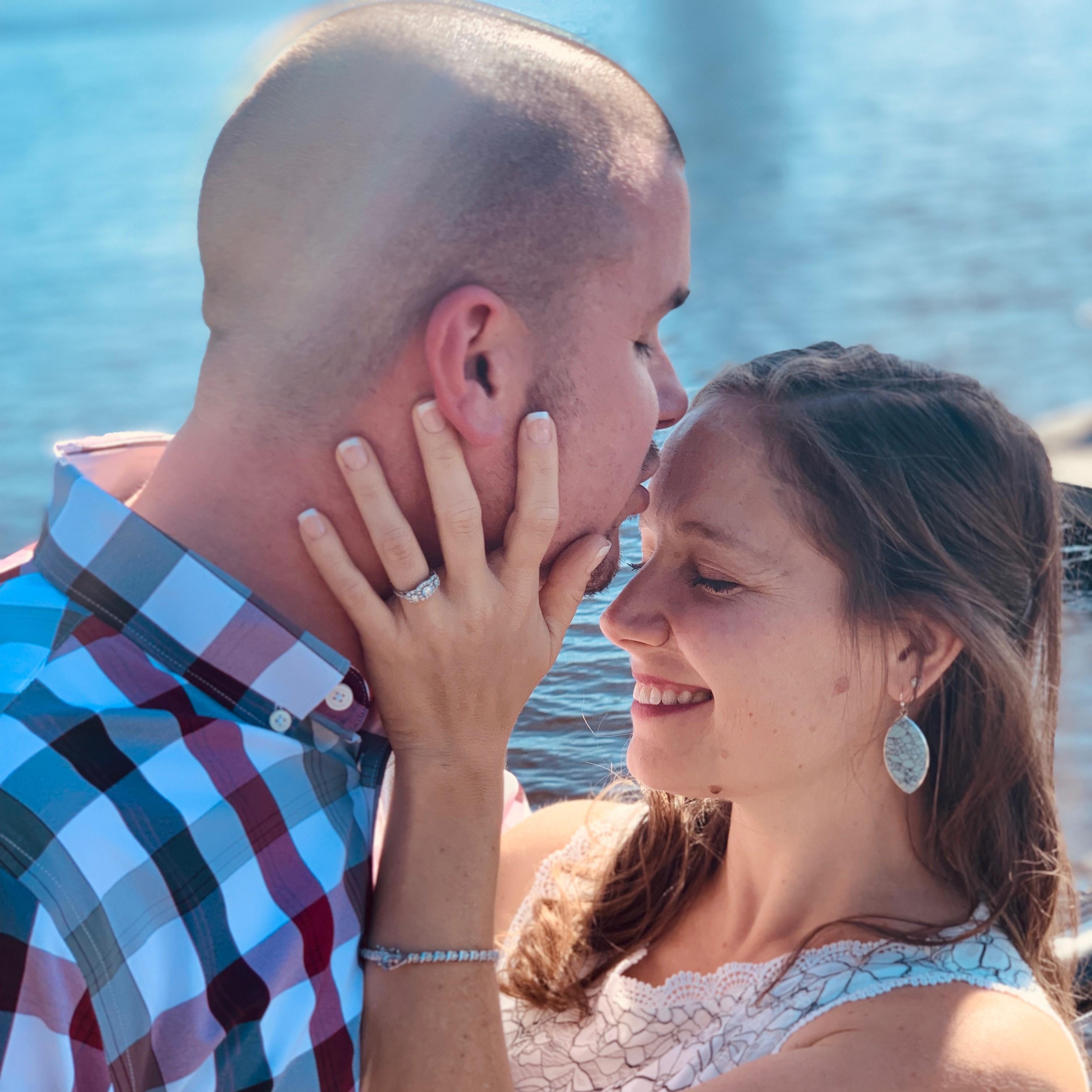 04.16.19
The Lovely Amber took some beautiful Impromptu Engagement Photos on The Riverwalk.