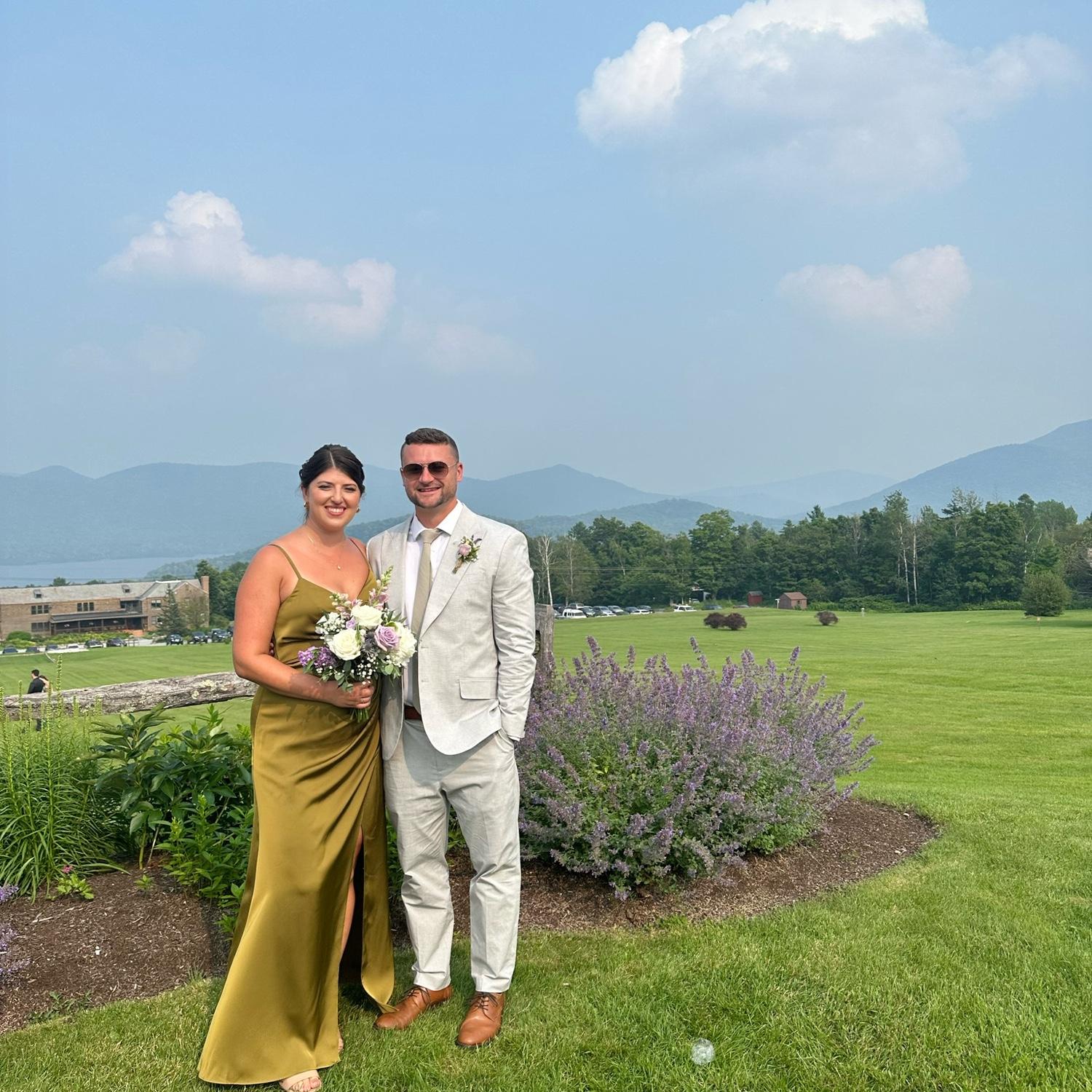 Celebrating our friends Laura and Paul tie the knot in beautiful Vermont! 💟