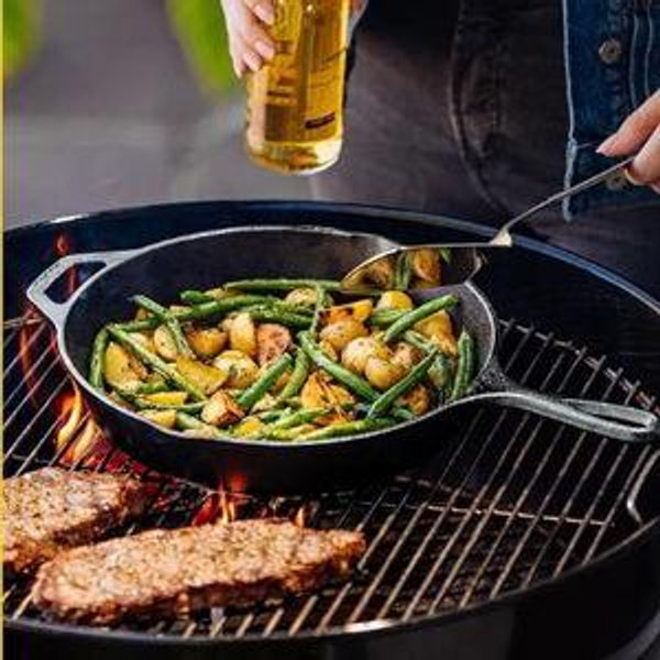 Lodge 10.25 Inch Cast Iron Skillet – Pre-Seasoned Frying Pan with Teardrop Handle – Oven, Stovetop, Grill & Campfire Use – Made in USA – Durable, Non-Toxic, Even-Heating Cookware – Black