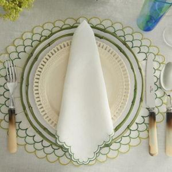 Los Encajeros Escamas Embroidered Linen Napkins (Set of 4)
