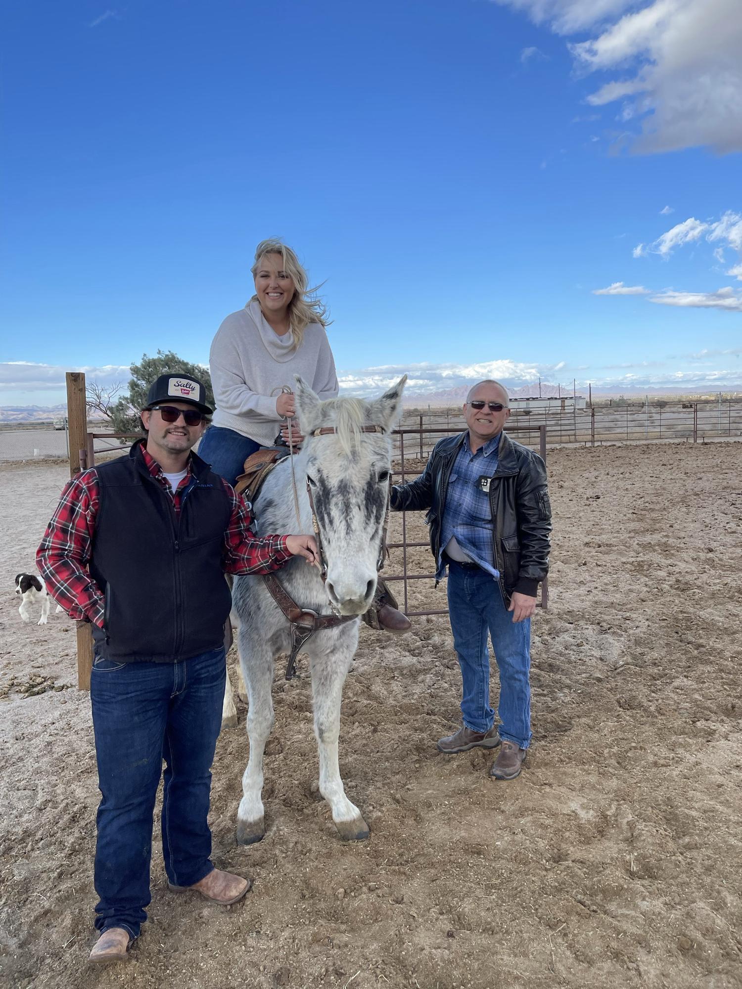 Our first Christmas Eve in Wellton at Colts brothers house. James let us saddle up his horse so Colt could show us a thing or two. Darin, father of the bride, hopped on it like a pro! 🤠