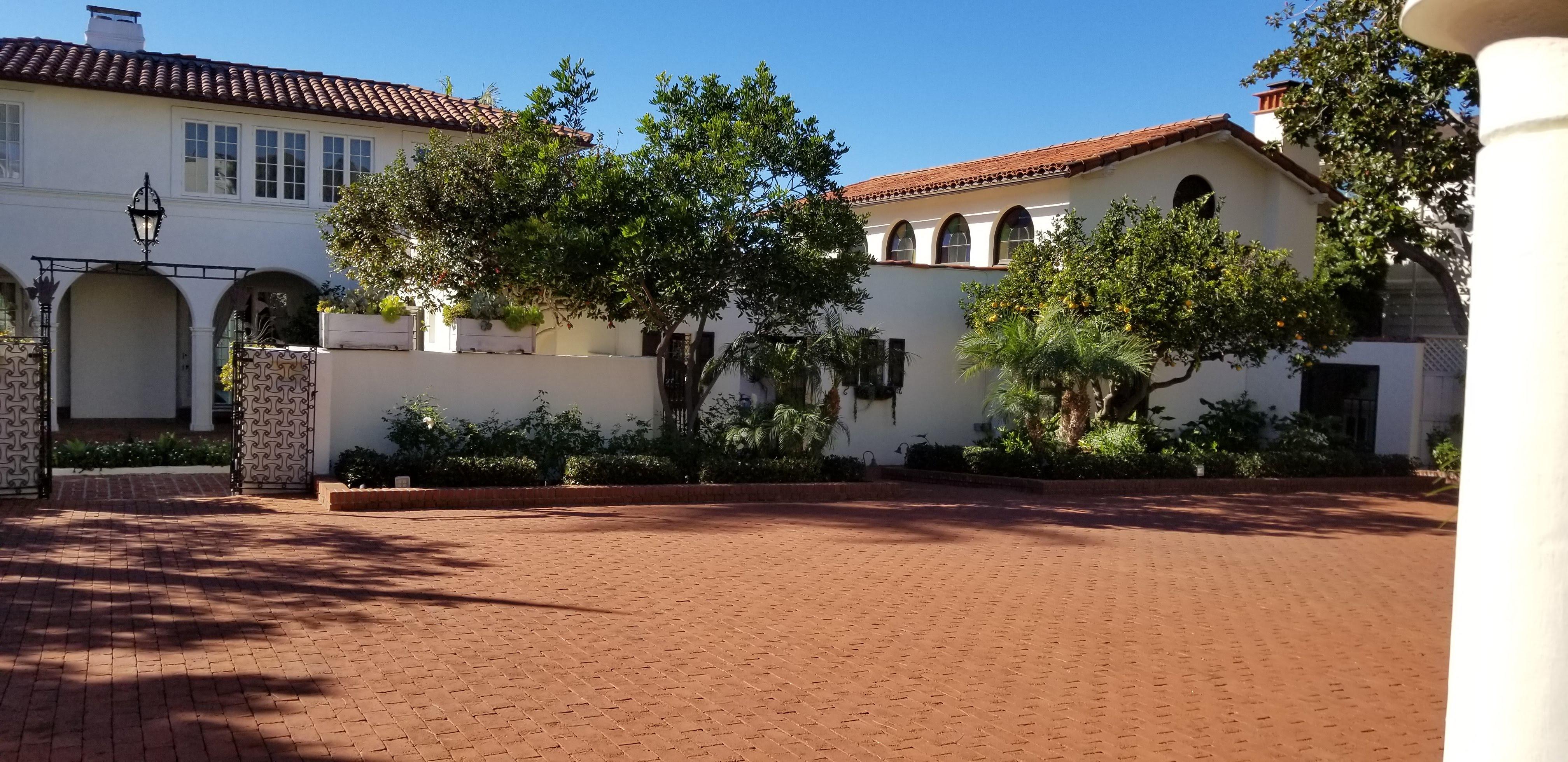 The Wedding Website of John Hanacek and Kyra Brandt