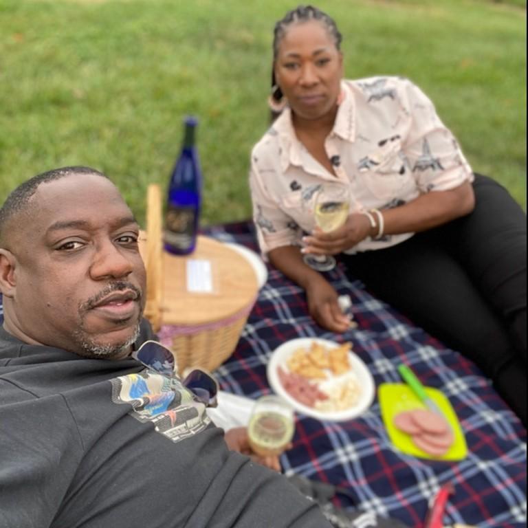 Having a picnic at a wine vineyard in Kentucky