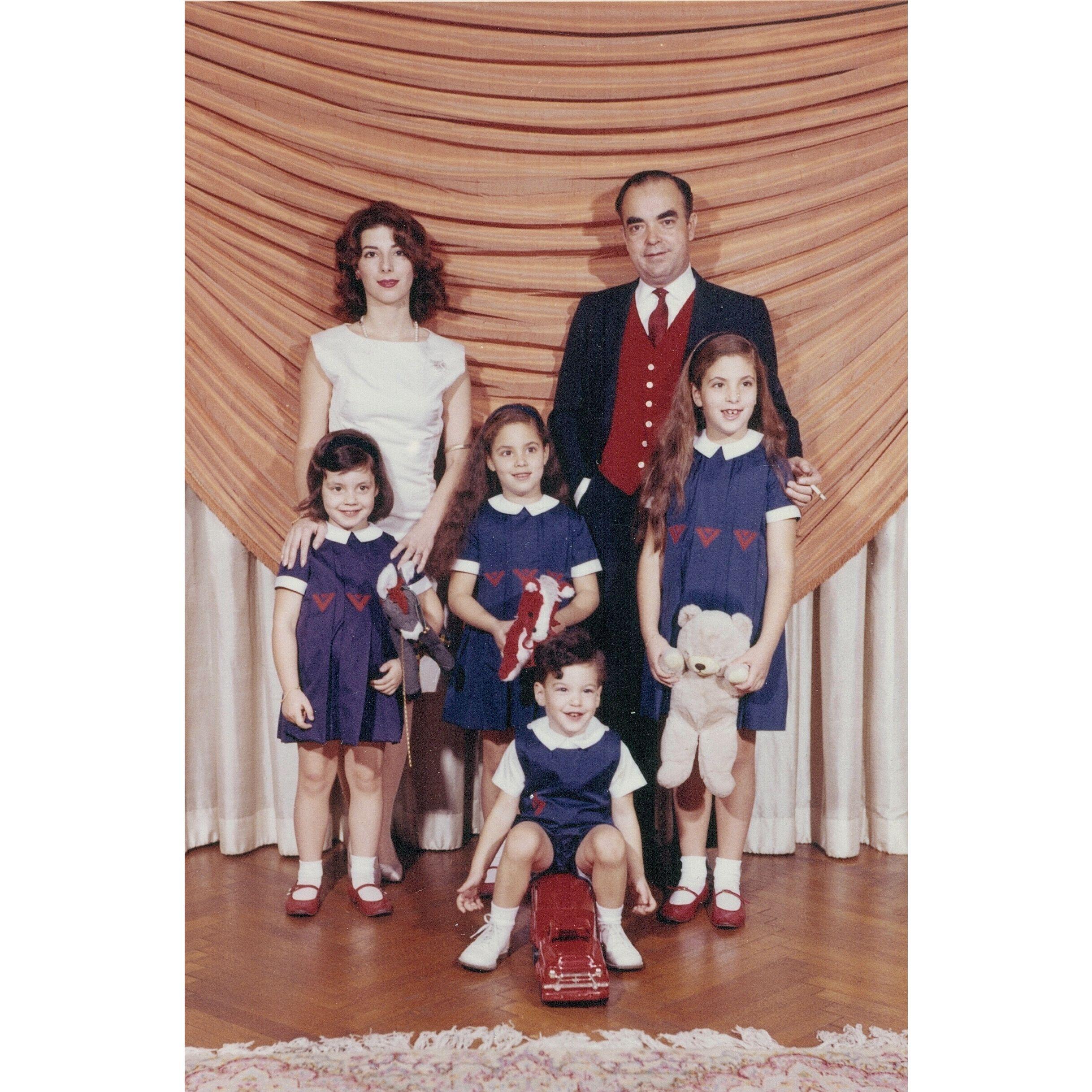 Maxwell's mother, Fern, with parents and siblings; Alice and David, (left to right) Fern, Alexandra, Leslie, and Nick
