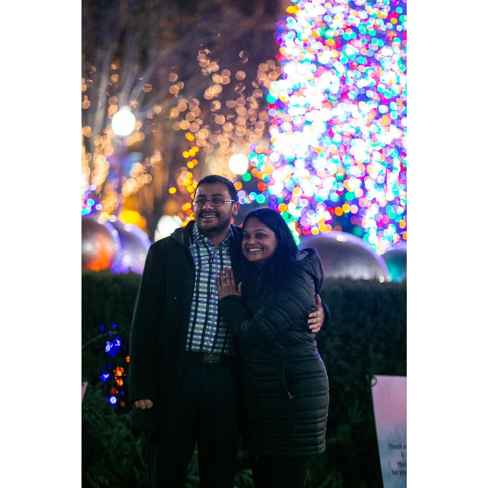 He proposed in front of the Christmas tree 😍
