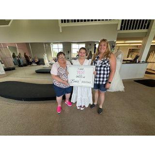The bride with her mom, Marta, and the groom's mom, Wendy.