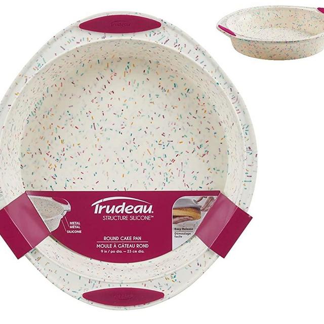 Trudeau Round Cake Pan 9"-White Confetti/Fuchsia -05118557