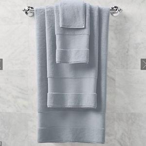 Frontgate Resort Collection | Chambray, Hand Towel