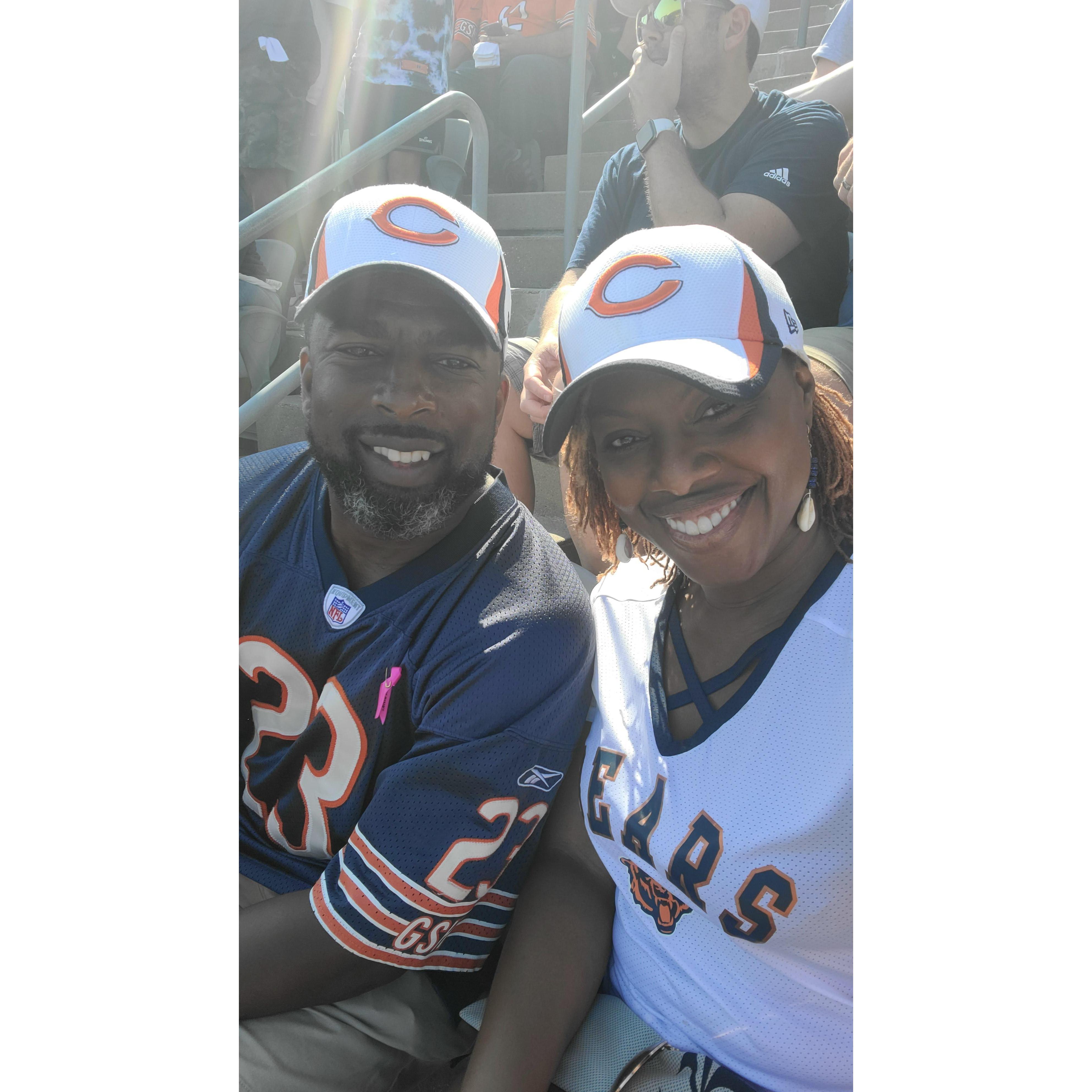 When you both rock with the same team, it's bound to work! #teammates #chicagobearsfans