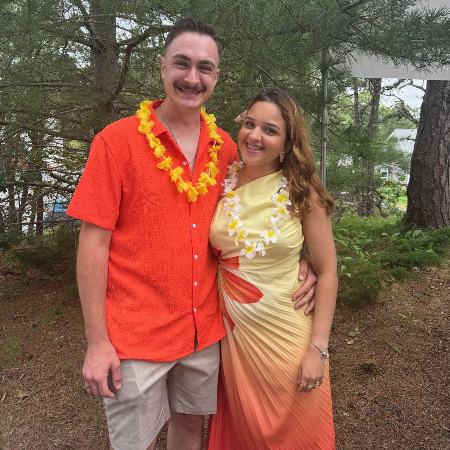 Fun fact about this pic, it was the wedding of gio's friend, and before she meet Mike her friend address the invitation as "Giovanna and Guest"... oh it works because God brings Mike to Gio
