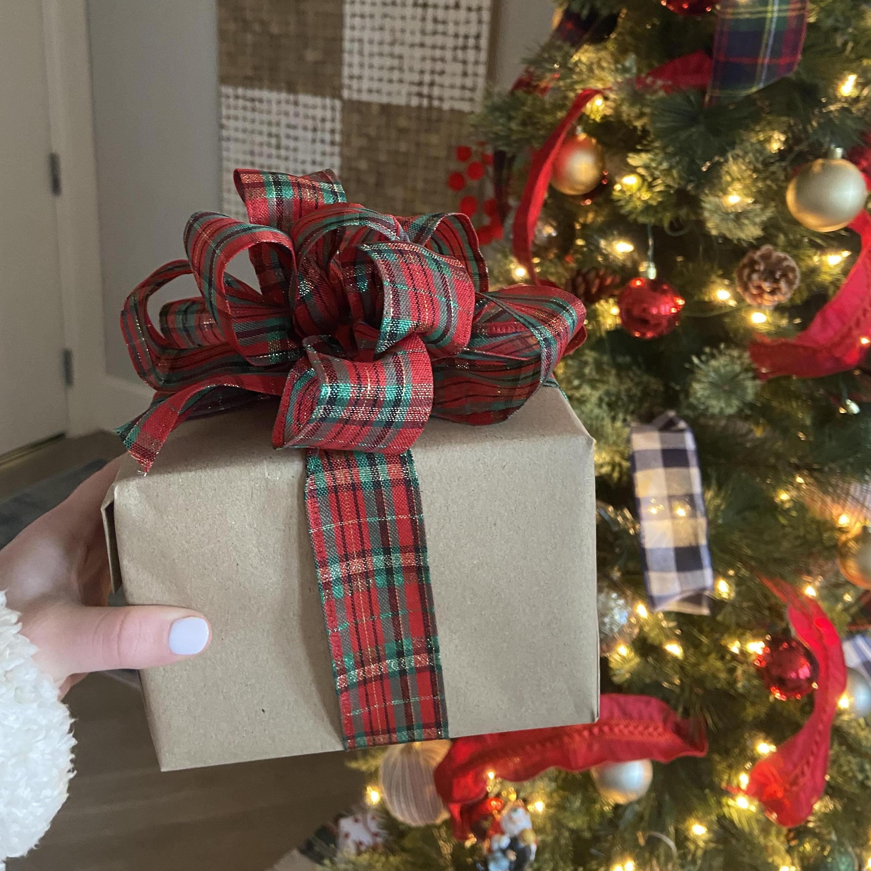 The bridesmaid’s ornament box!