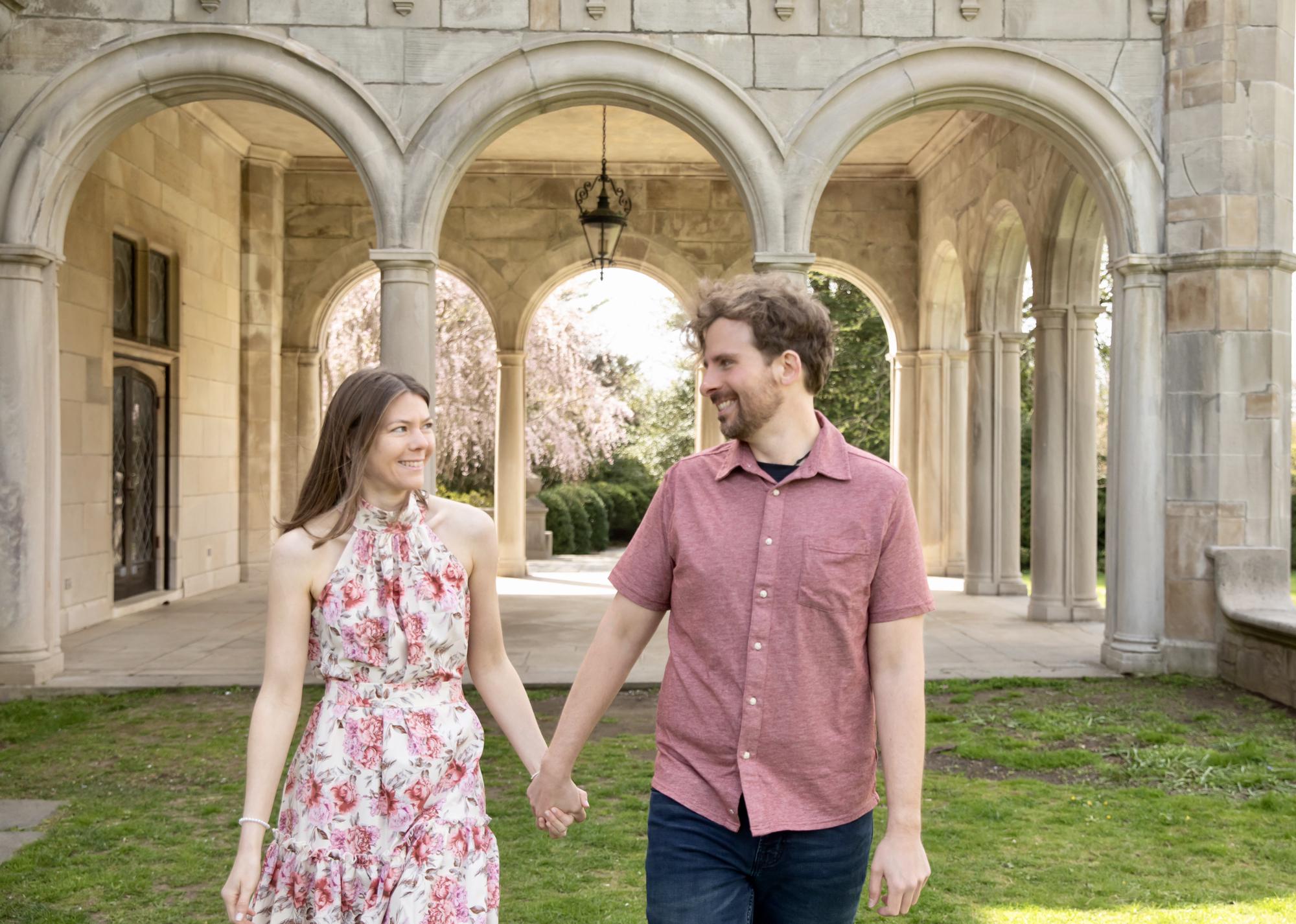 Engagement pictures at Planting Fields