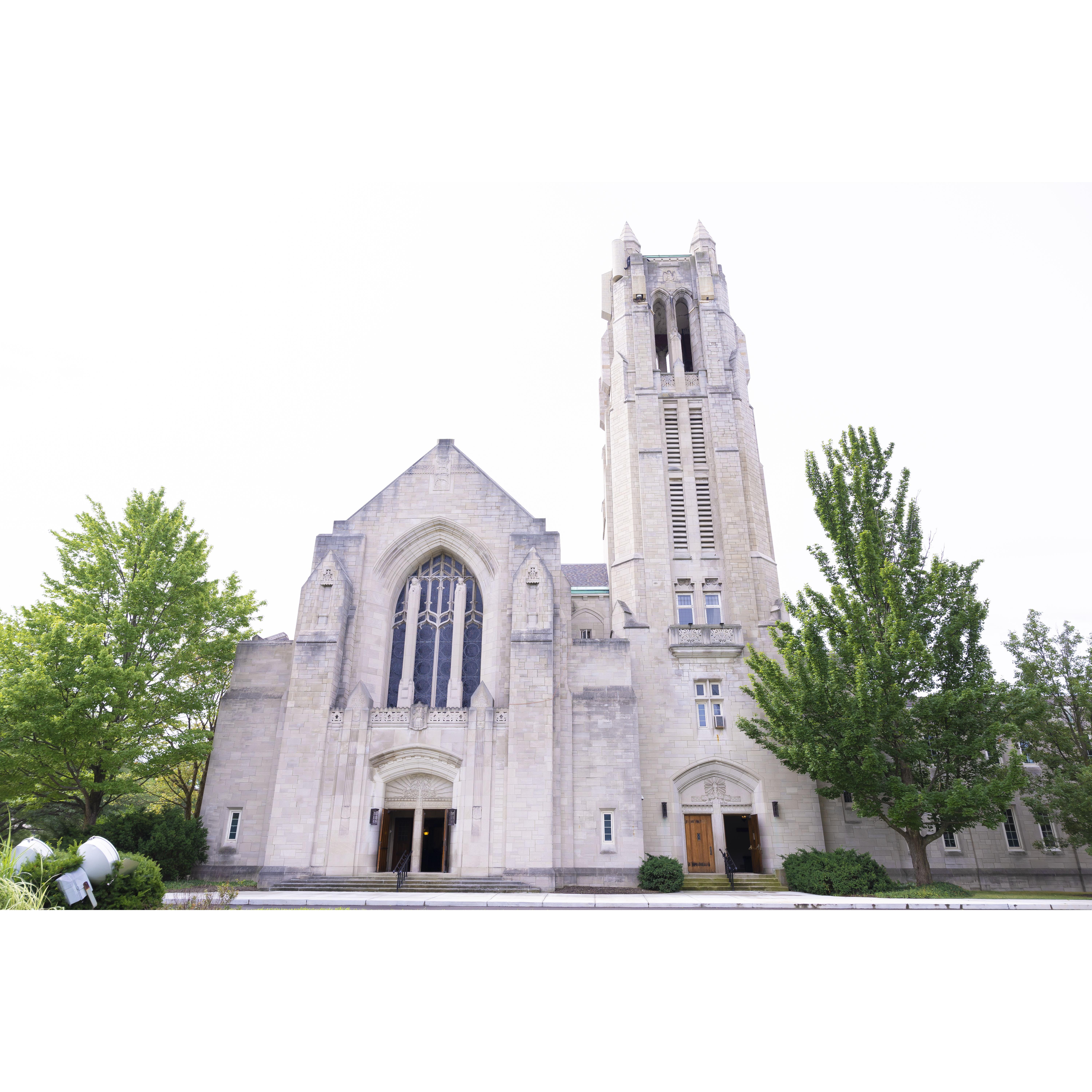 The First Baptist Church where we got married with the bless!
婚礼教堂外部景观