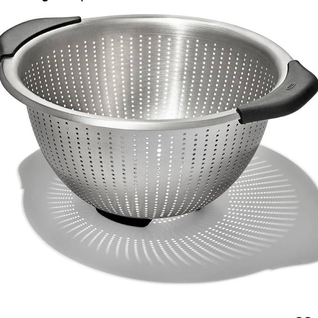 OXO Good Grips Stainless Steel Colander, 5 qt. Capacity, Strainer with Non-Slip Handles, Kitchen Colander for Pasta and Vegetables, Nesting Stainless Steel Strainer and Sieve