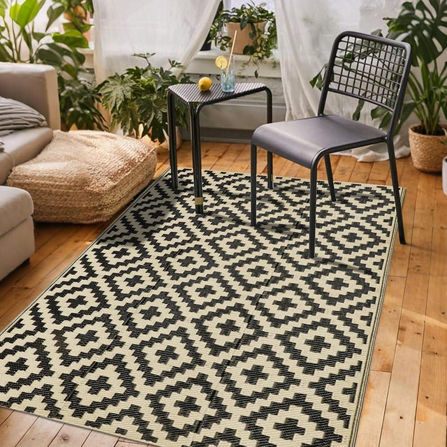 SAND MINE Reversible Mats, Plastic Straw Rug, Modern Area Rug, Large Floor Mat and Rug for Outdoors, RV, Patio, Backyard, Deck, Picnic, Beach, Trailer, Camping (3' x 5', Black & Beige Lattice)