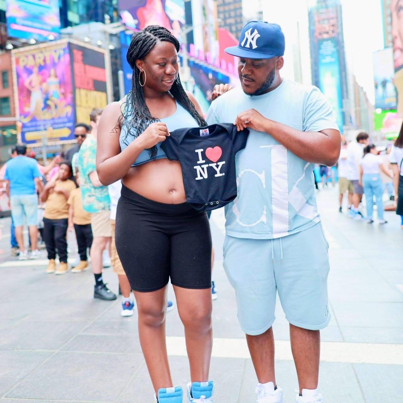 NYC pregnancy photoshoot at Times Square!