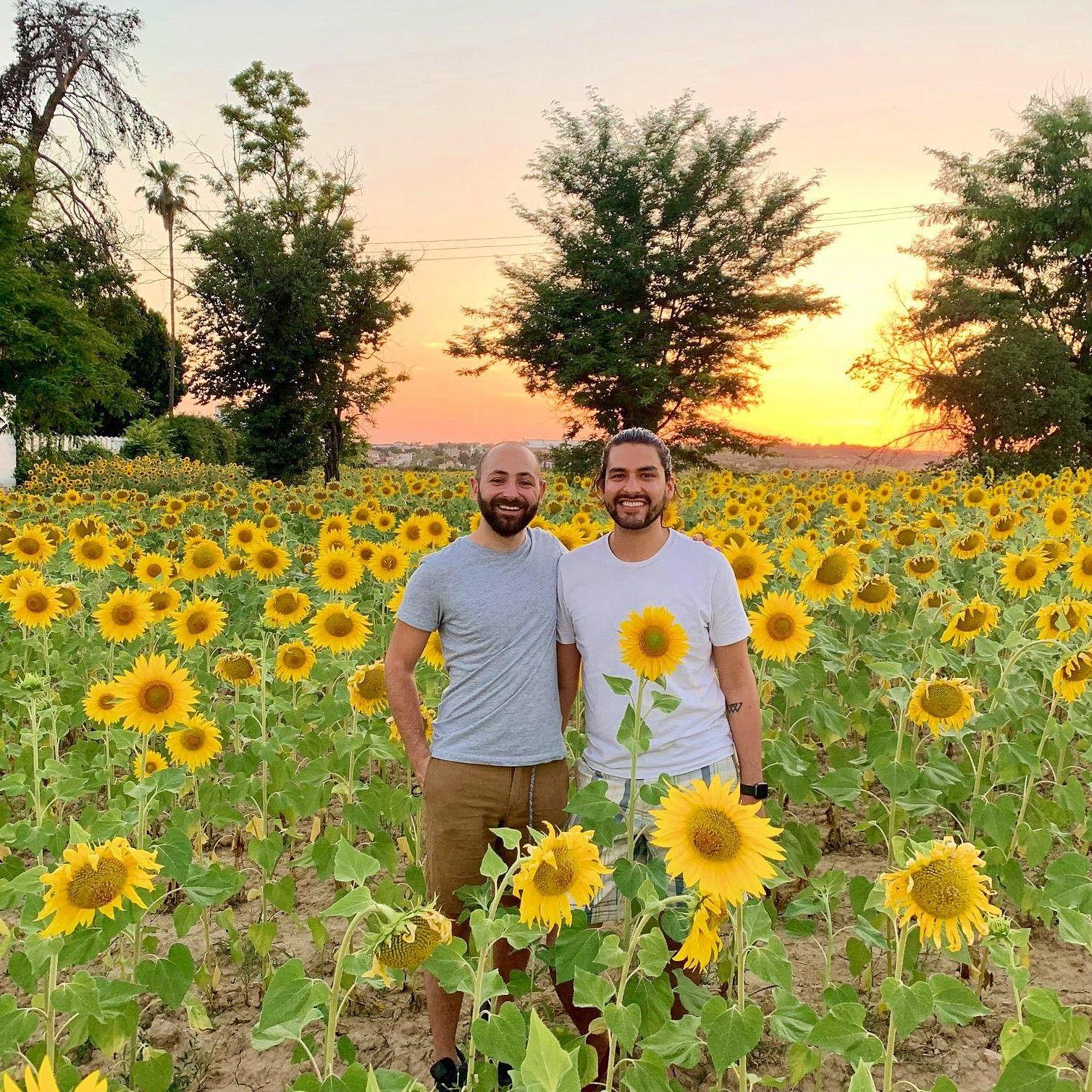 9 de junio de 2021. Valencina de la Concepción, España. Entre girasoles para alegrar los días grises de Copenhague. Incluyendo visita ilustre de la madre de Andrés, Nieves.