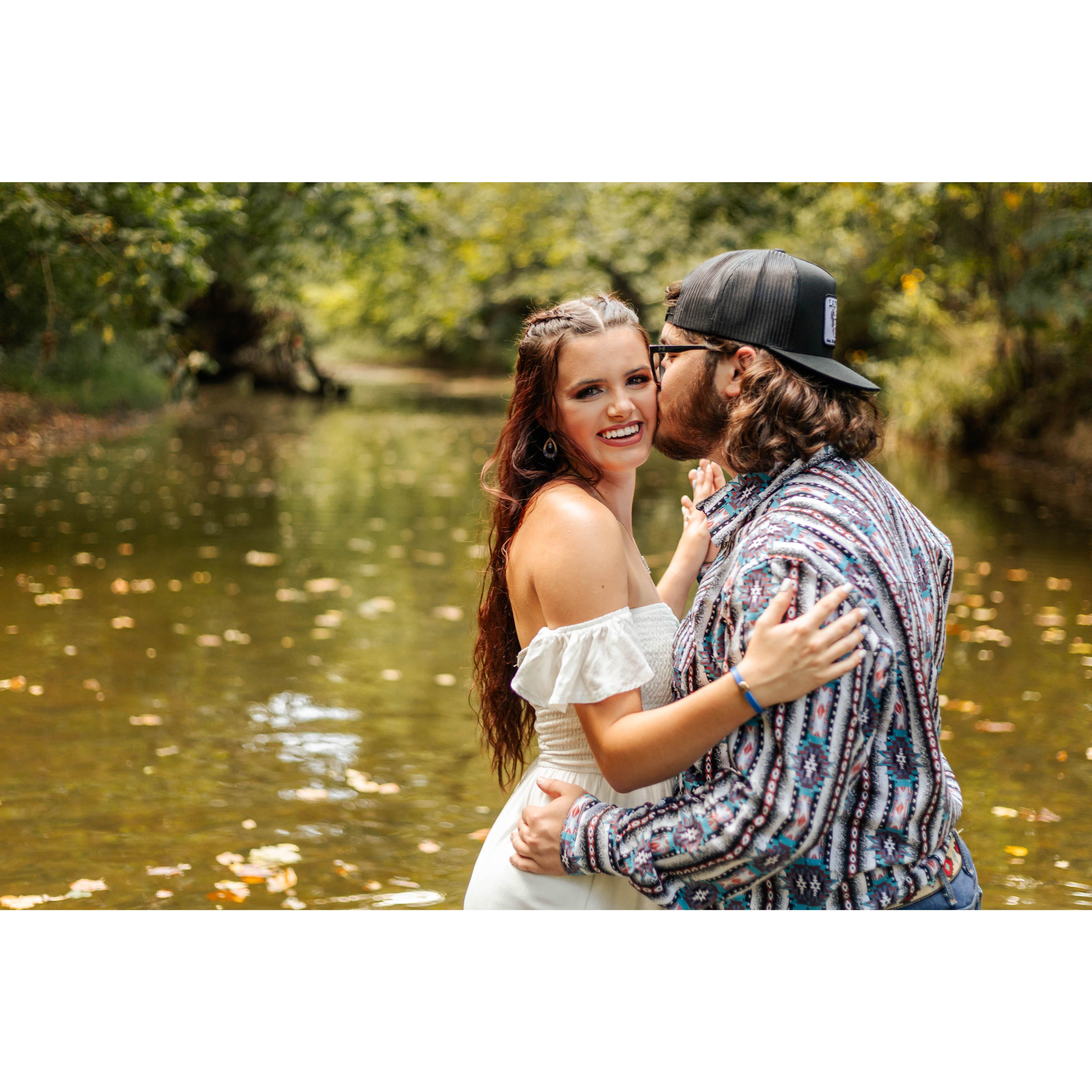 engagement pics down by the creek
