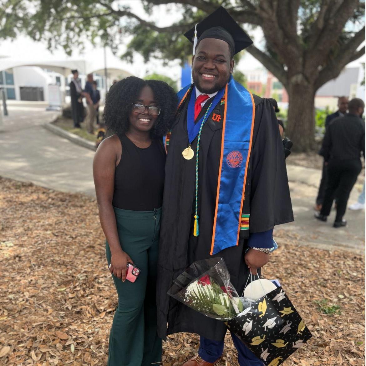 Us at Manoach's university graduation in 2023 :')