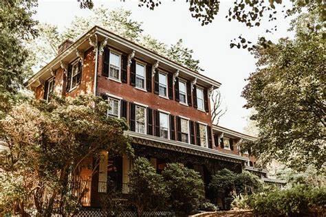 The Wedding Website of Leah Boyle and Emily McCausland