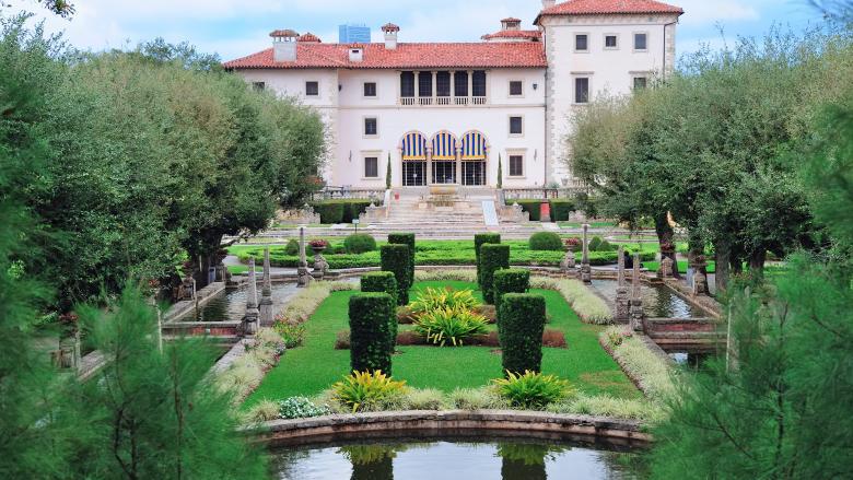 The Wedding Website of Selin Zenginkinet and Patrick Robb