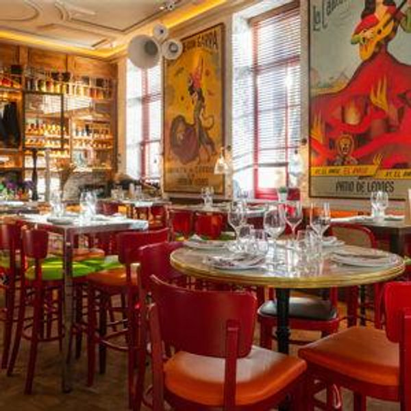 Date in Patio de Leones