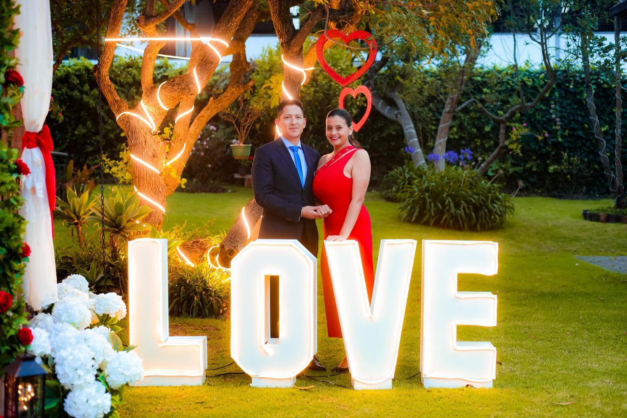 The Wedding Website of Kevin Chanatásig and Ariana Armas