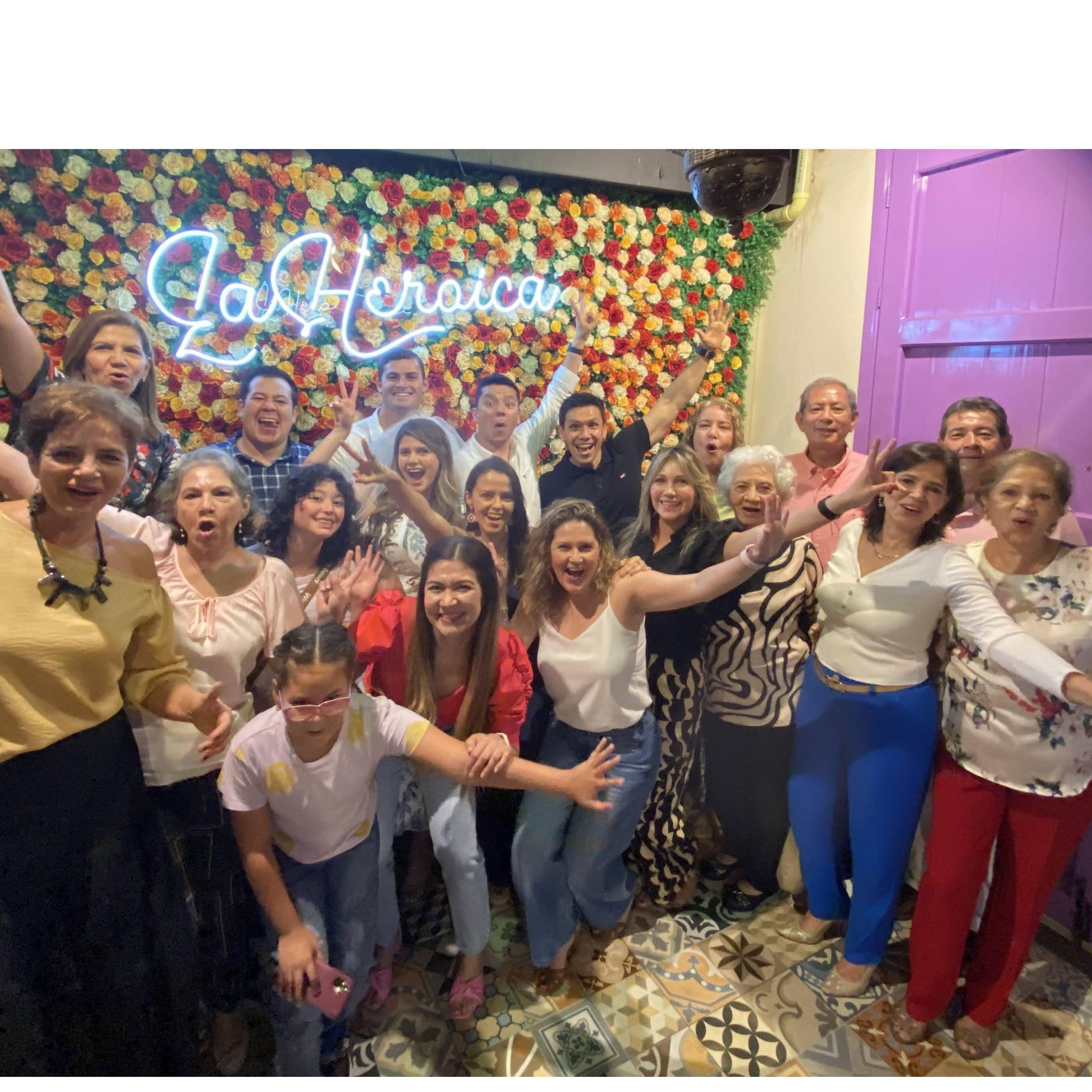 We had the best time with our Mendoza family!!
The best despedida de solteros, we danced the whole night! (RIP to David's feet)