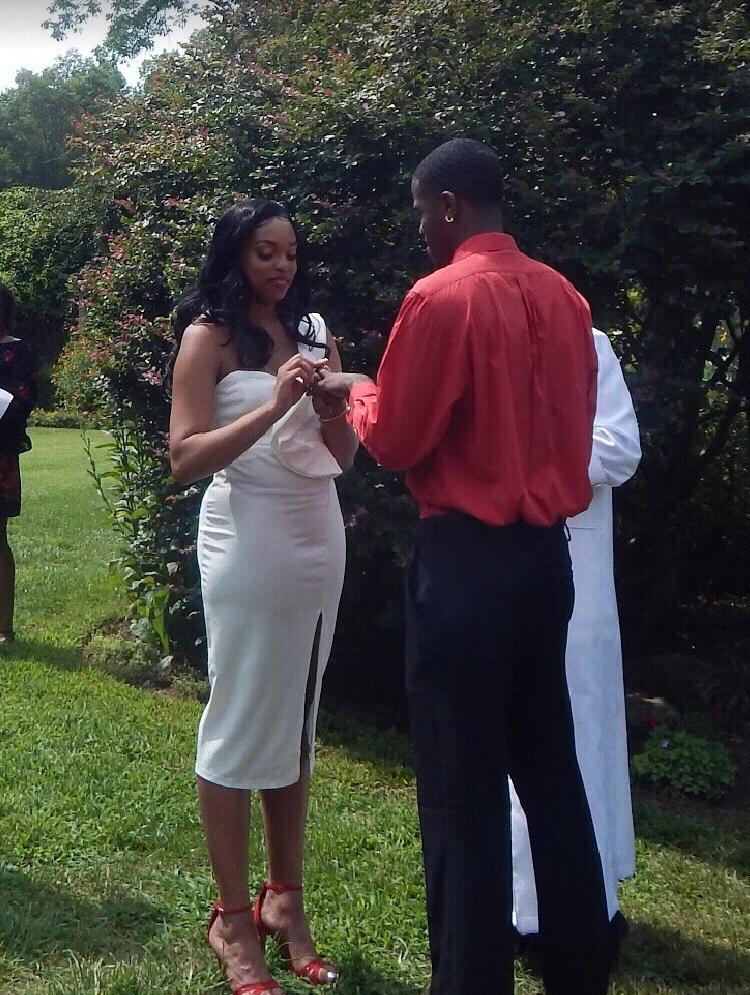 08.10.19
👰🏽🤵🏾💍