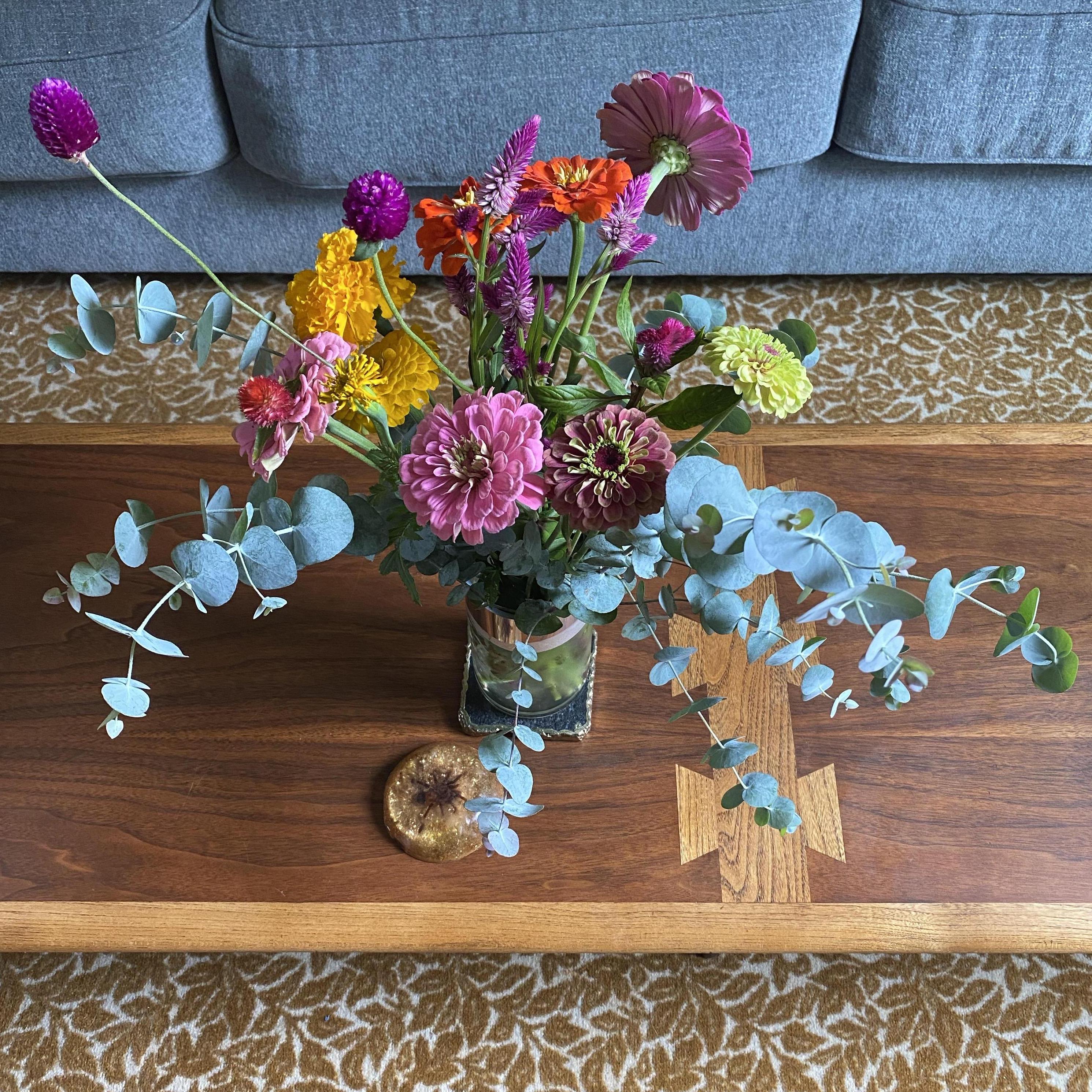First floral arrangement Daniel sent Amber "just beccause"