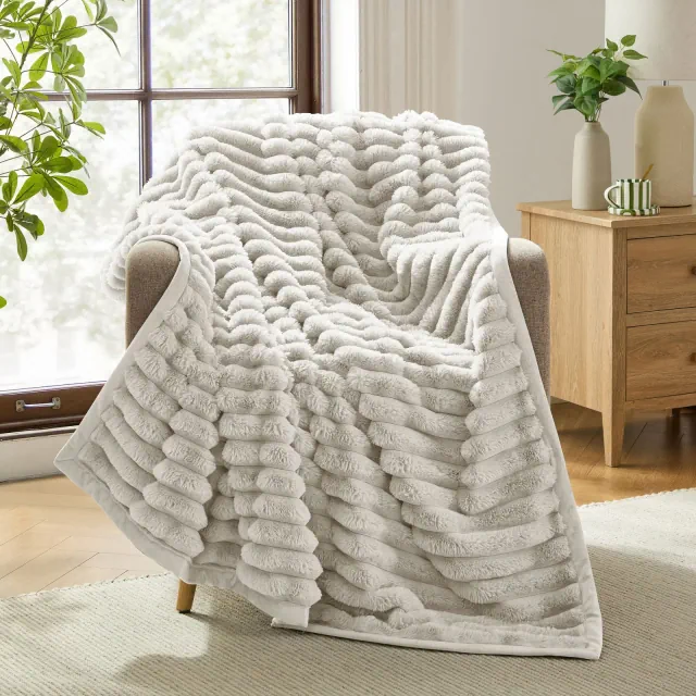Nestl Ultra-Plush Faux Mink Blanket – Thick, Warm & Cozy - Twin/Full - 55" x 82" Linen