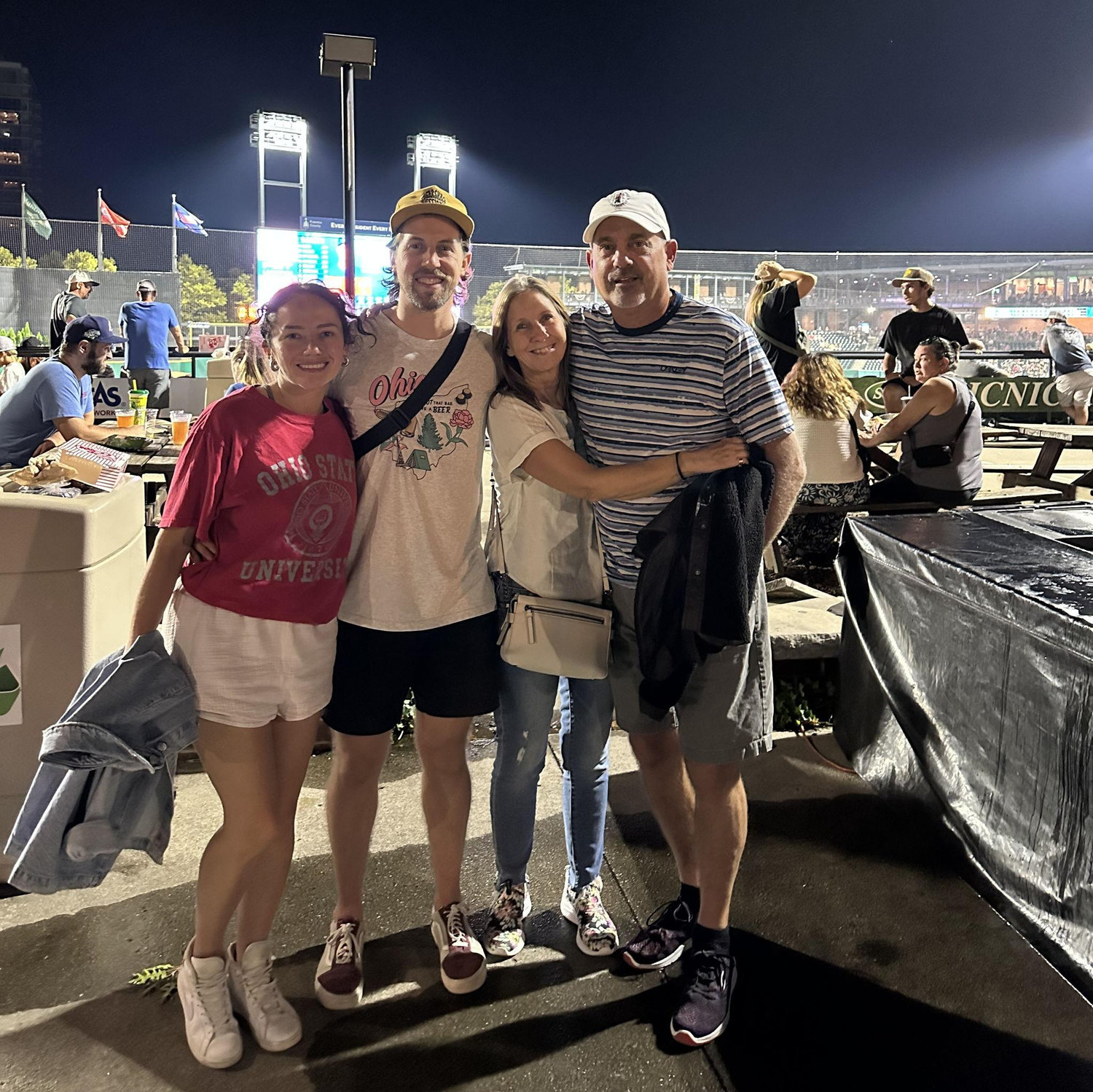 Con las padres de Zack a un partido de beisbol en Columbus