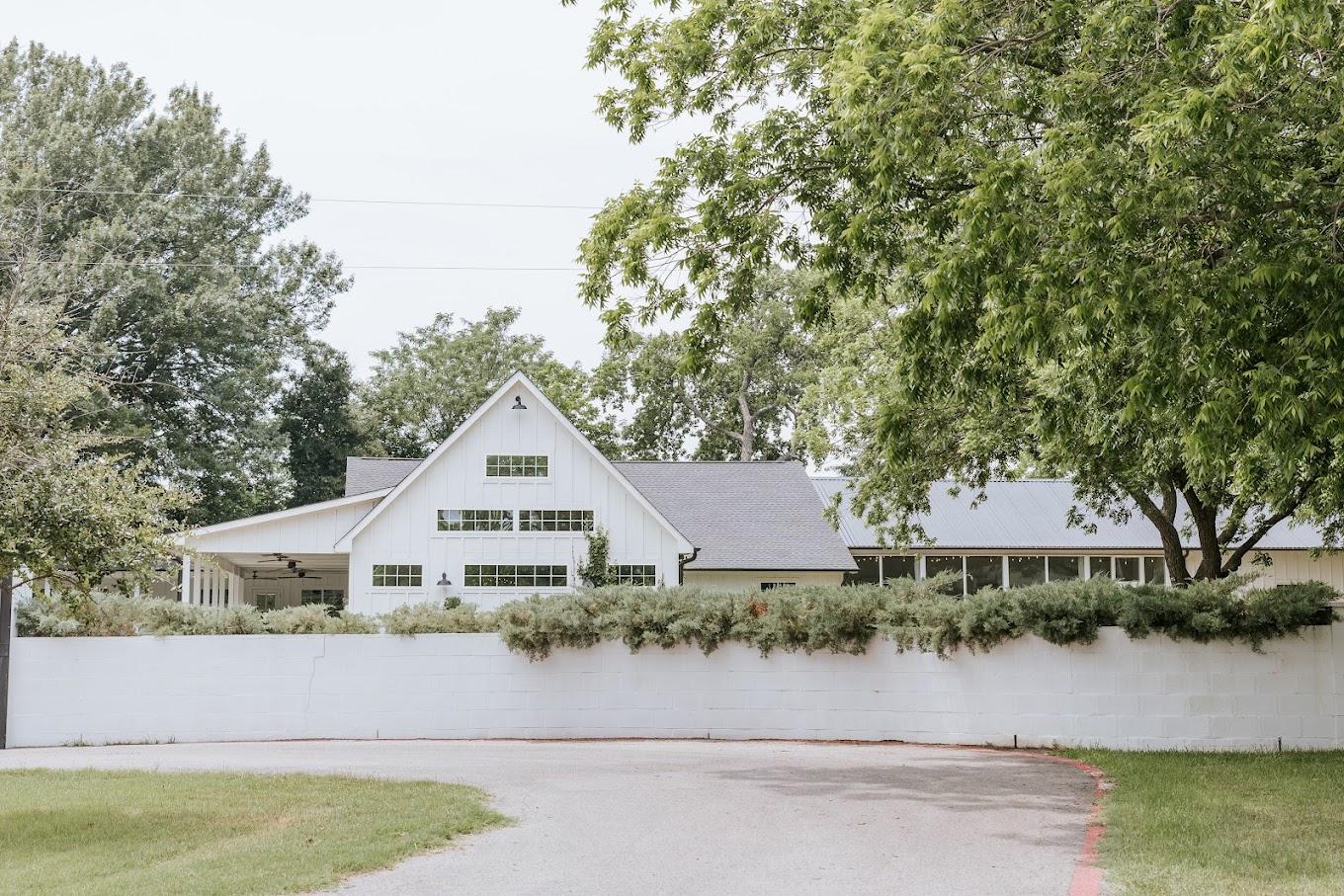 The Wedding Website of Riley Herlihy and Tyler Boyd