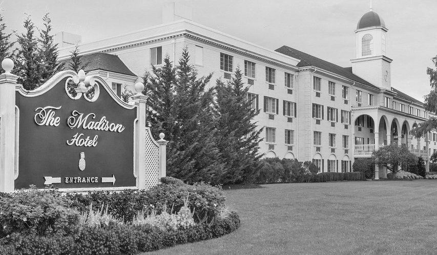 The Wedding Website of Desirae Giever and Eric Lis