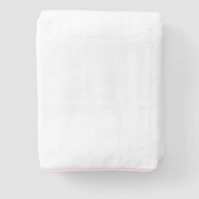 Signature Bath Towel, light pink on white